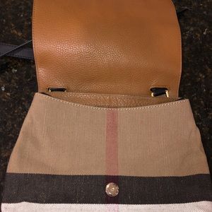BURBERRY CROSSBODY PURSE
